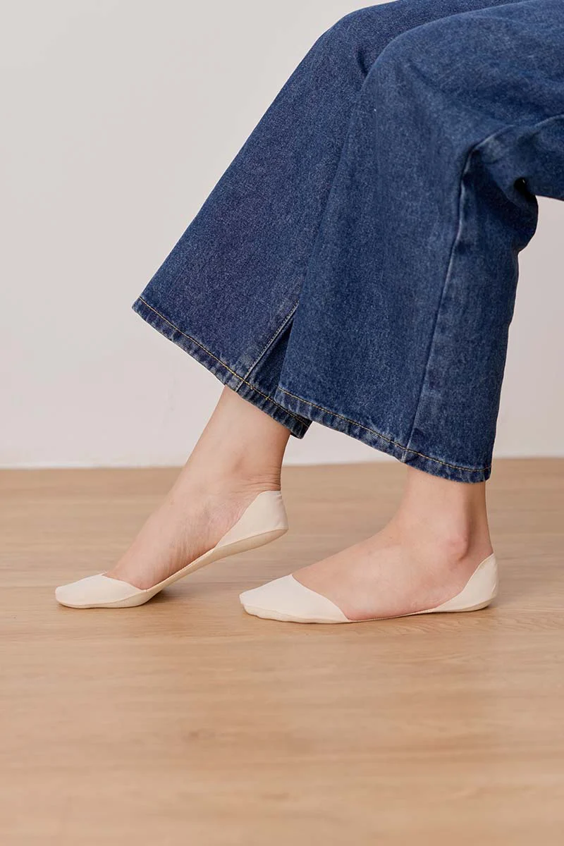 2-Pair Pack Non Slip Invisible Socks in Nude - Image 3