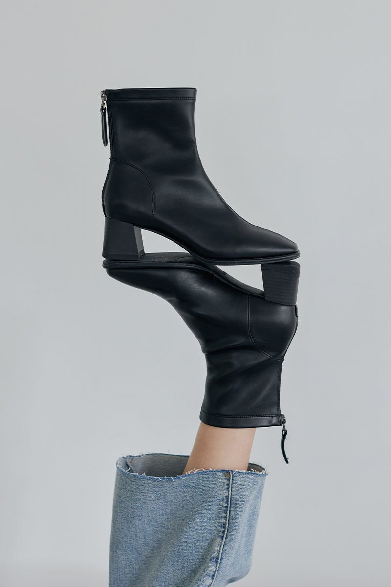 Aberdeen Block Heel Boots in Black - Image 6