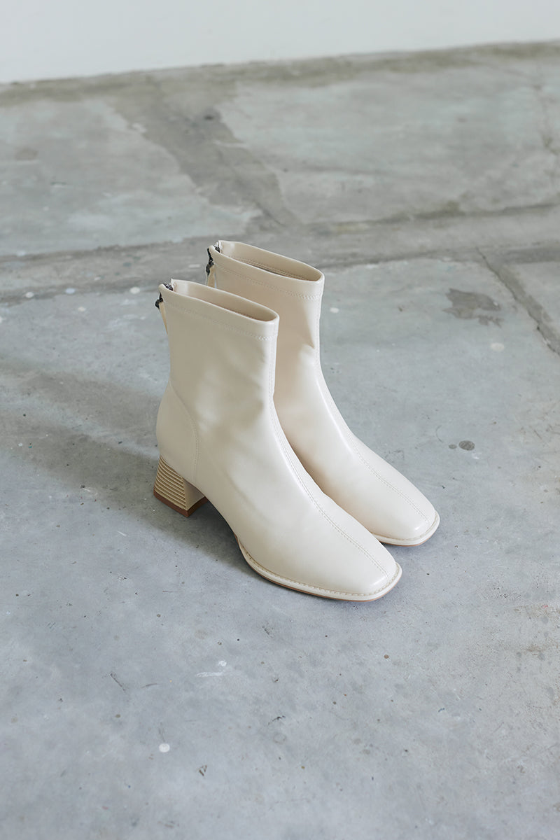 Aberdeen Block Heel Boots in Cream - Image 6