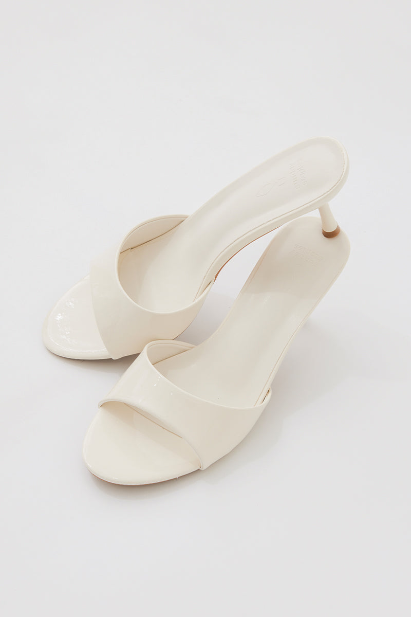 Aberley Round Toe Slip on Heels in Cream Patent - Image 4