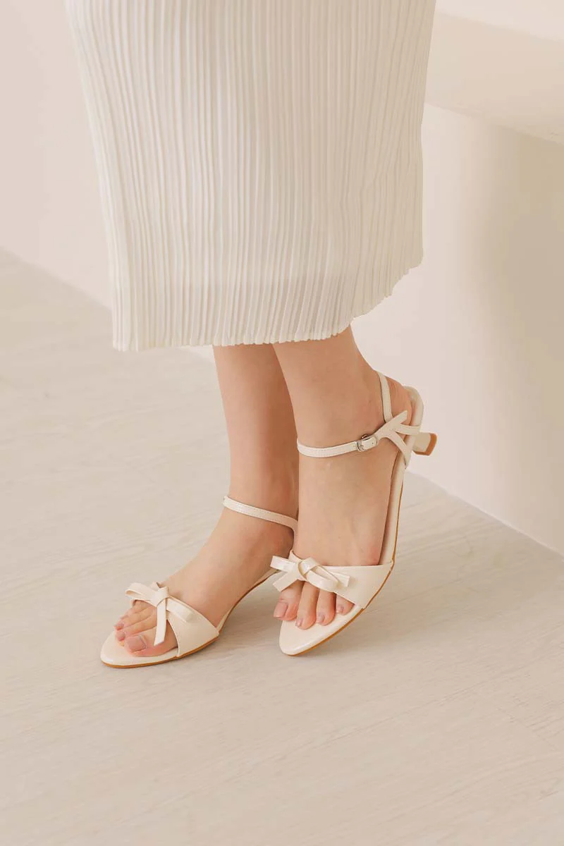 Alira Bow Kitten Heels in White - Image 3