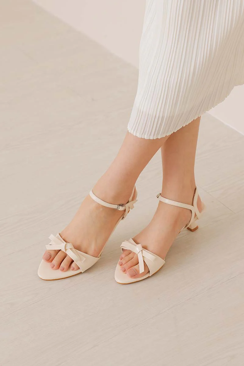 Alira Bow Kitten Heels in White - Image 4