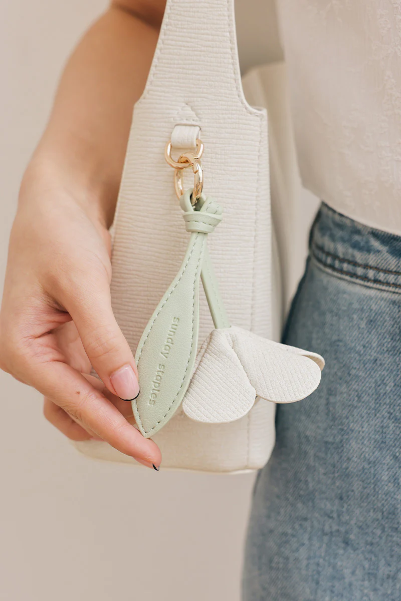 Athens Flower Keychain in Textured Cream