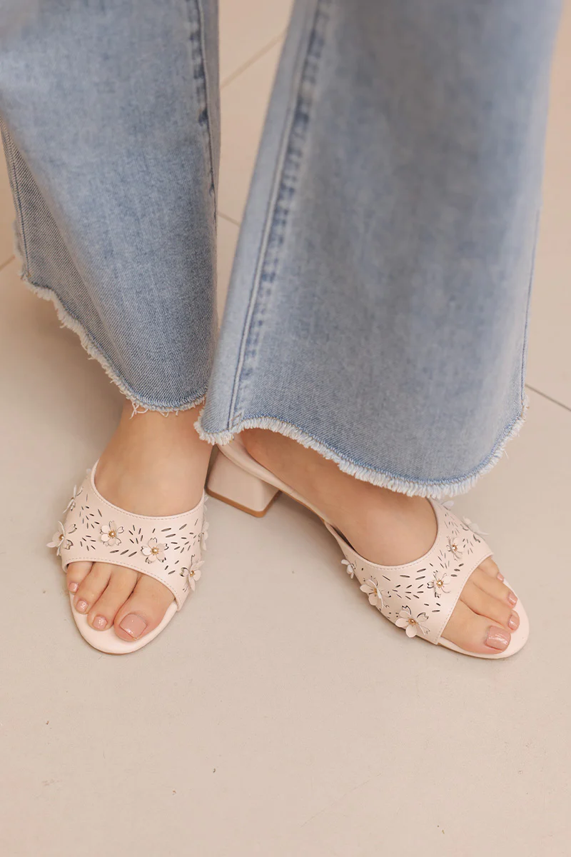 Avel Floral Block Heels in Cream - Image 3