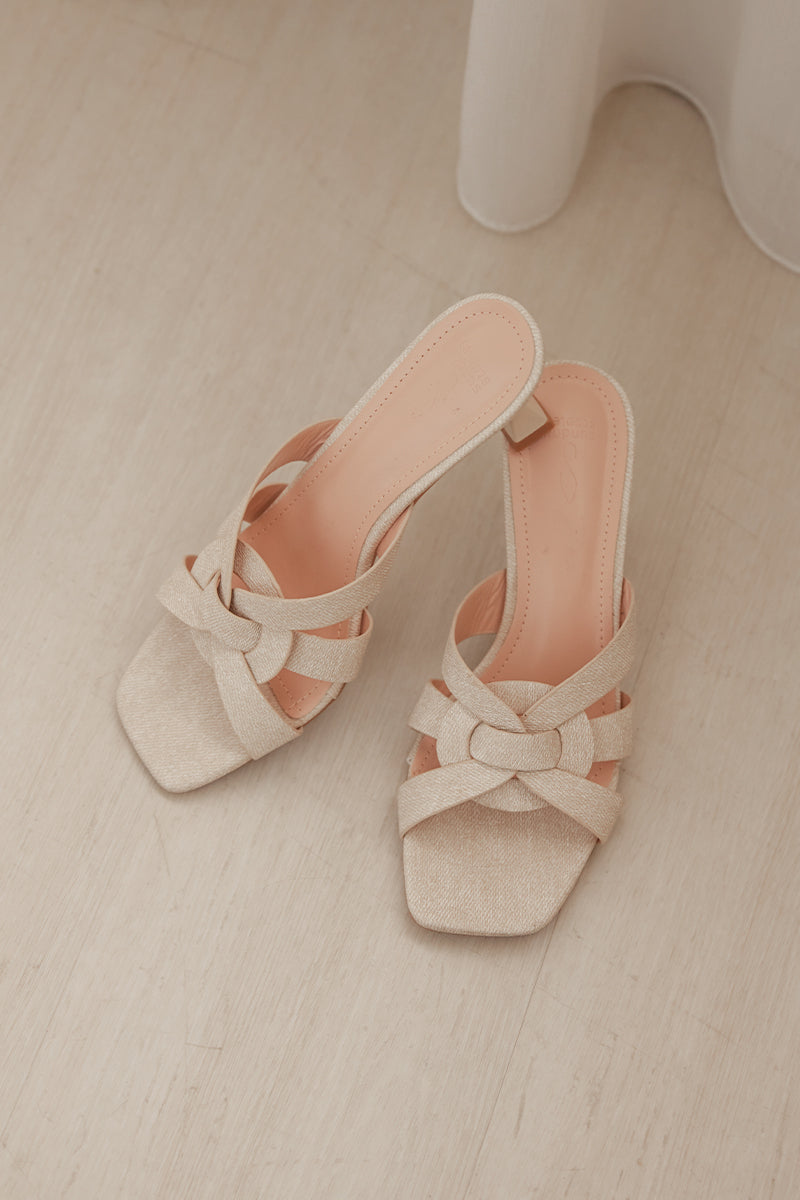 Bojanna Interlocking Heels in Waterproof Linen - Image 4