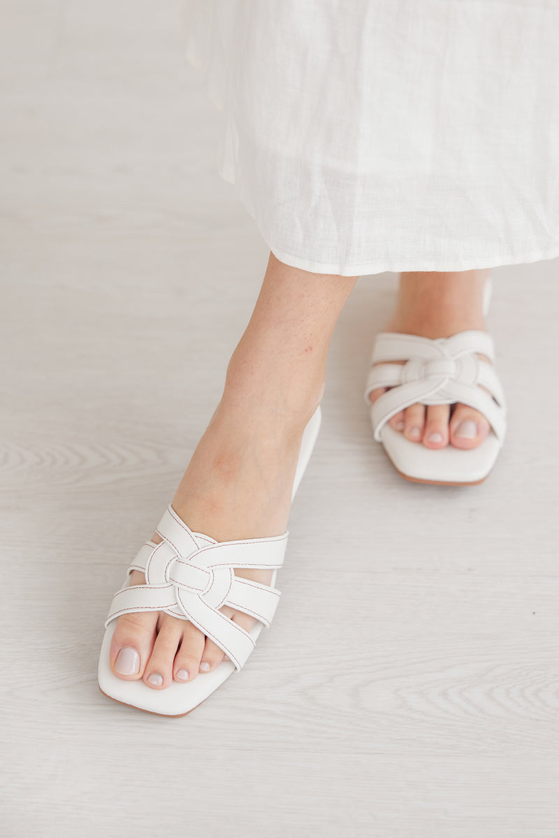 Bonita Contrast Stitching Sliders in Cream - Image 2