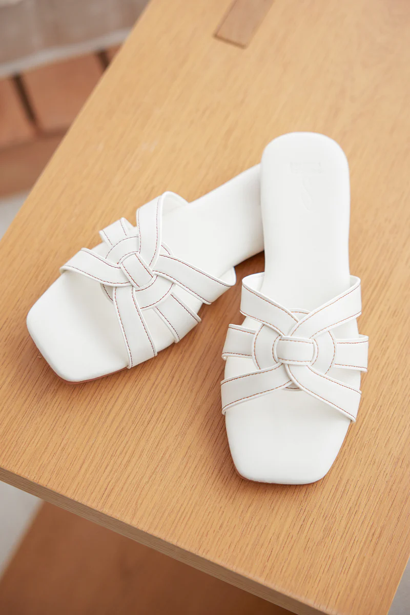 Bonita Contrast Stitching Sliders in Cream - Image 6