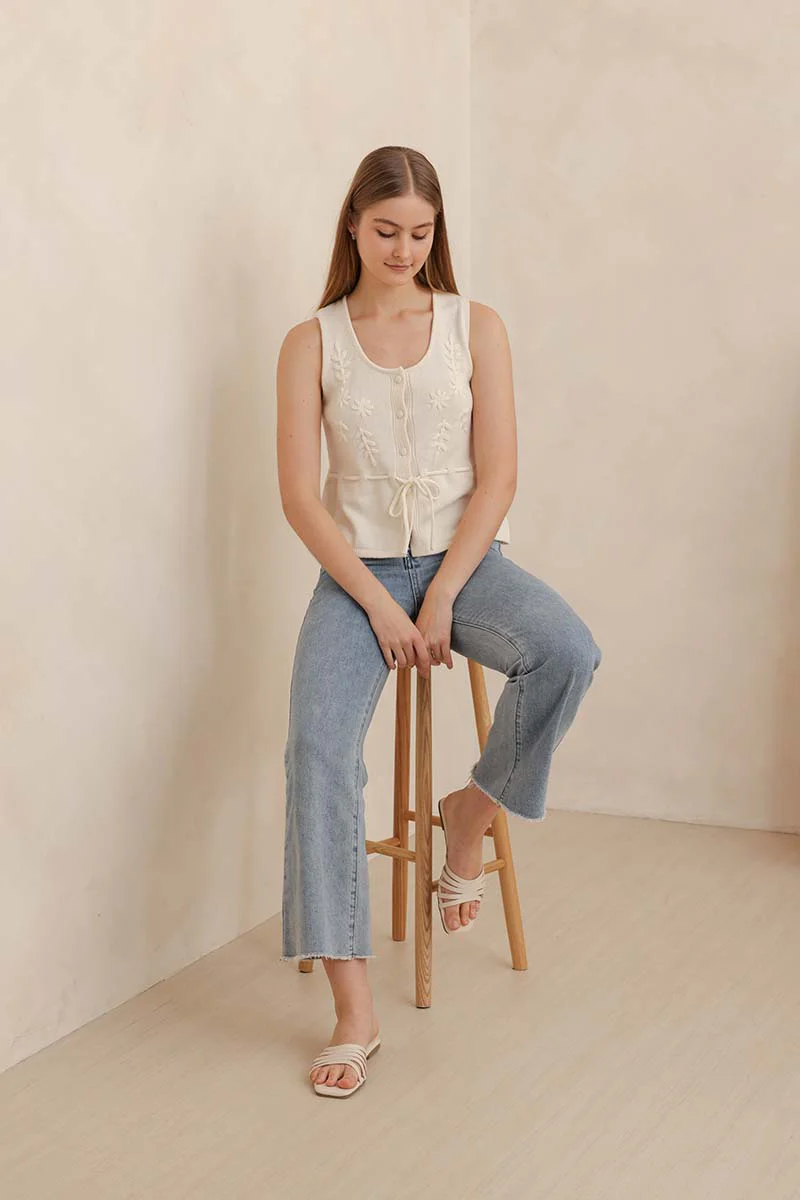 Calia Sliders in Cream - Image 6