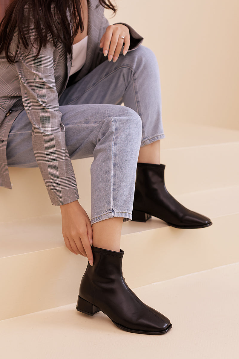 Cardith Block Heel Ankle Boots in Black - Image 6