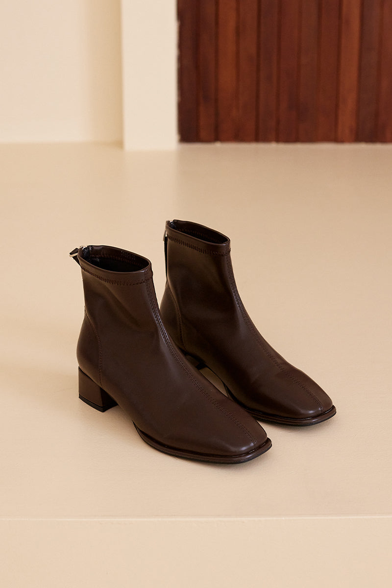 Cardith Block Heel Ankle Boots in Mahogany - Image 3
