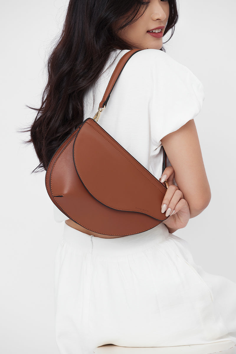 The Clair Bag in Caramel - Image 4
