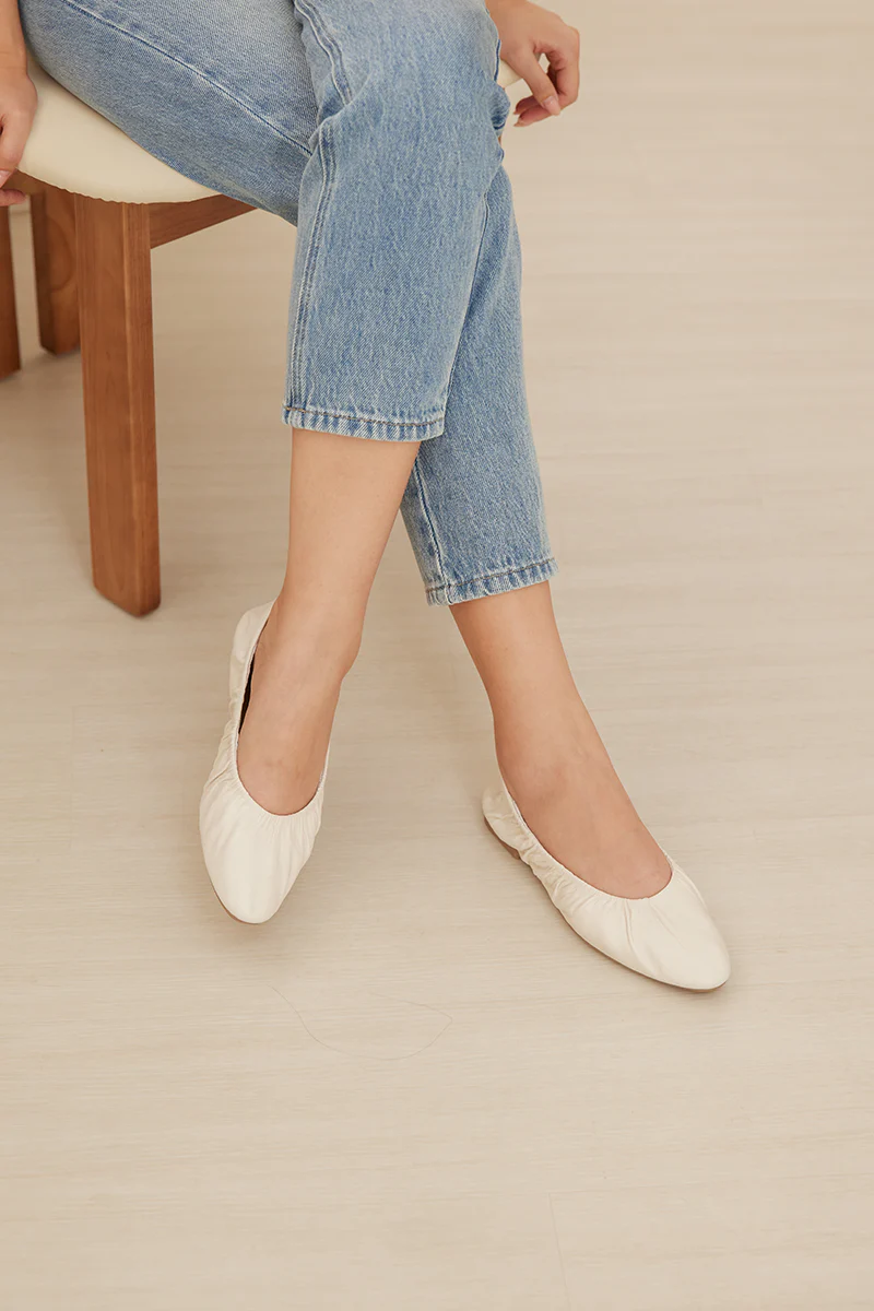 Clarinet Sheep Leather Ruched Flats in Cream - Image 2