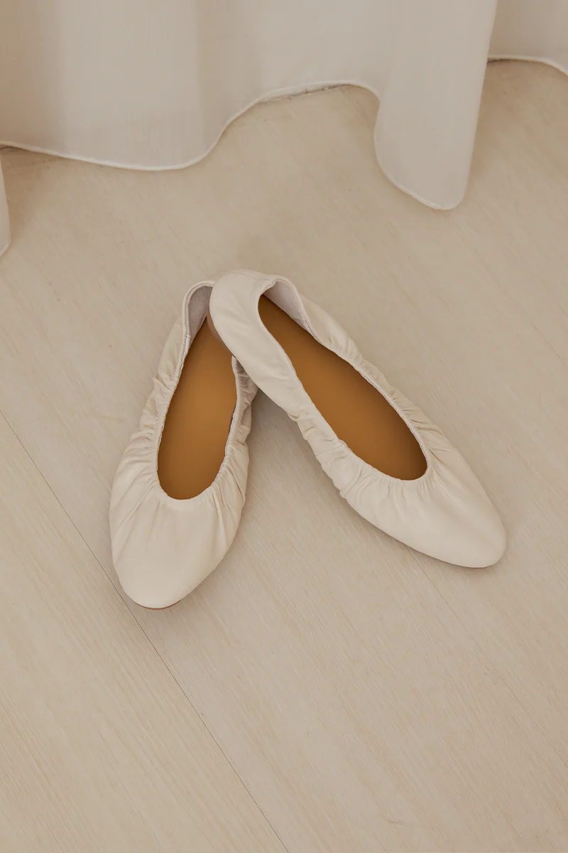 Clarinet Sheep Leather Ruched Flats in Cream - Image 6
