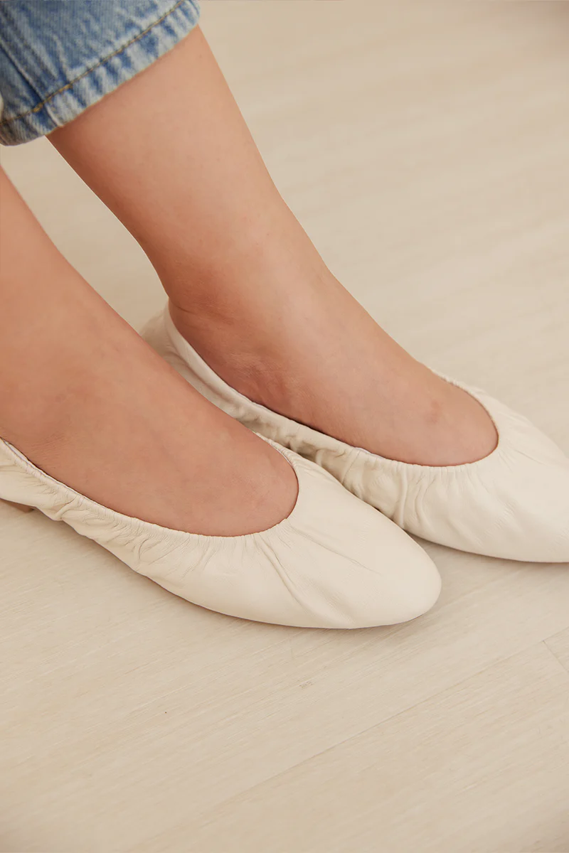 Clarinet Sheep Leather Ruched Flats in Cream - Image 8