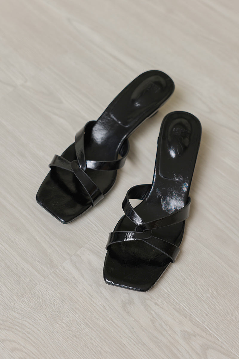Darcie Interlocking Kitten Heels Black Patent - Image 6