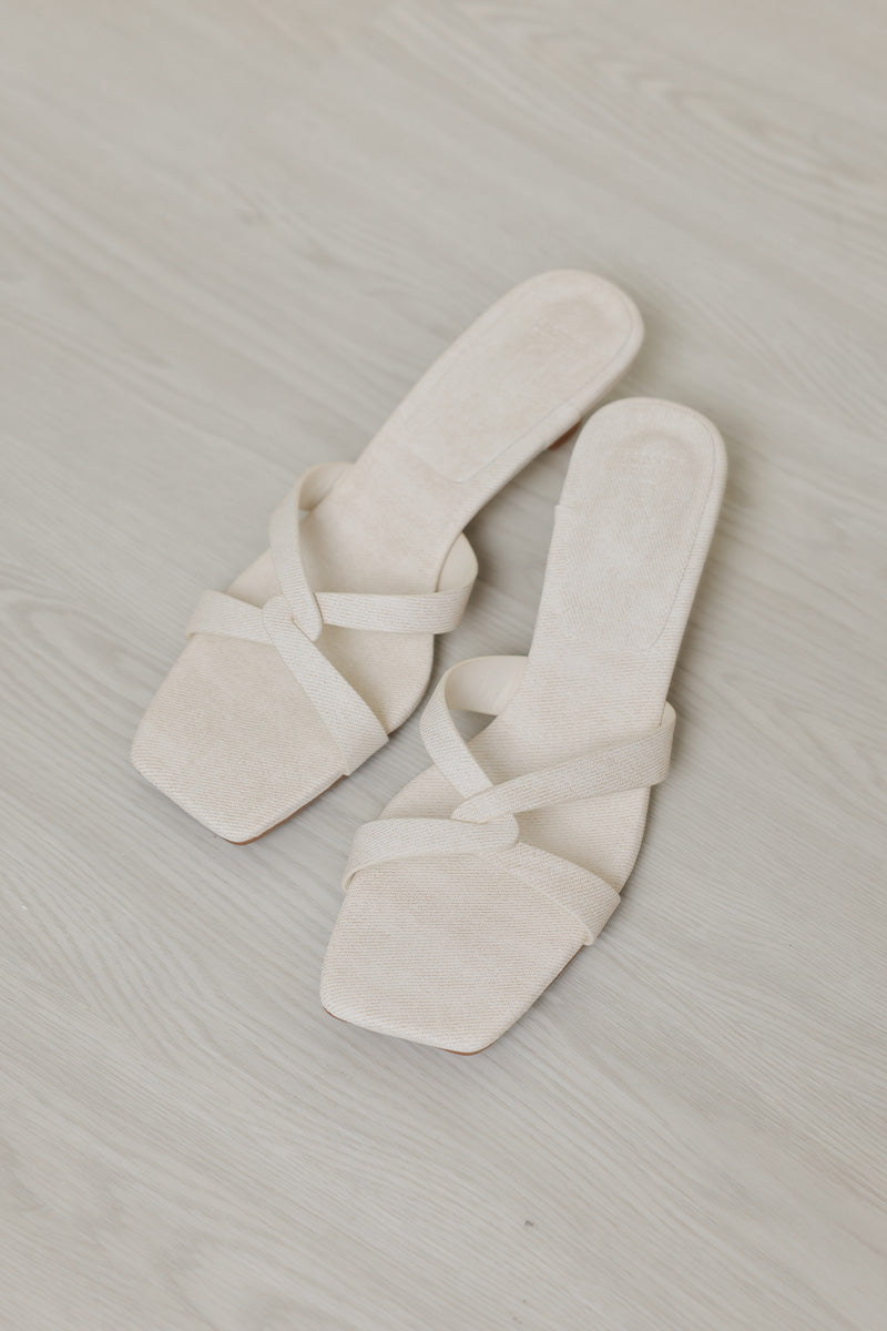 Darcie Interlocking Kitten Heels Waterproof Linen - Image 6