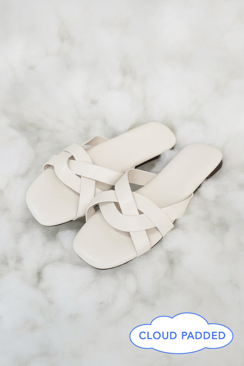 Evie Interlocking Cloud Sliders in Cream