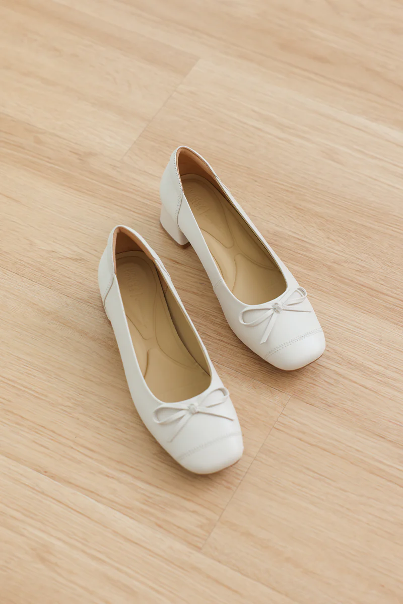 Florence Calf Leather Heels in Cream - Image 6