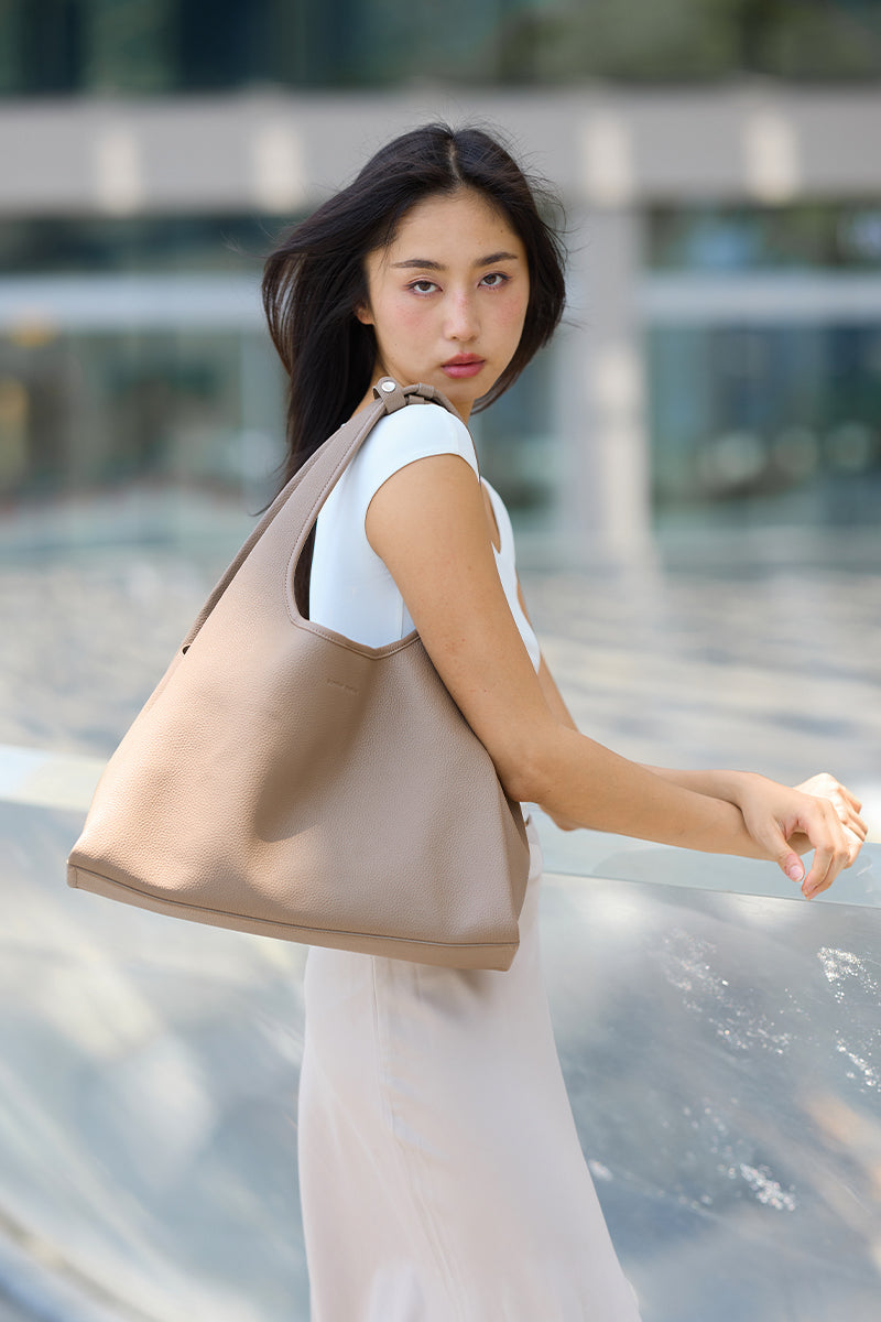 Fuji Hobo Bag in Clay - Image 2