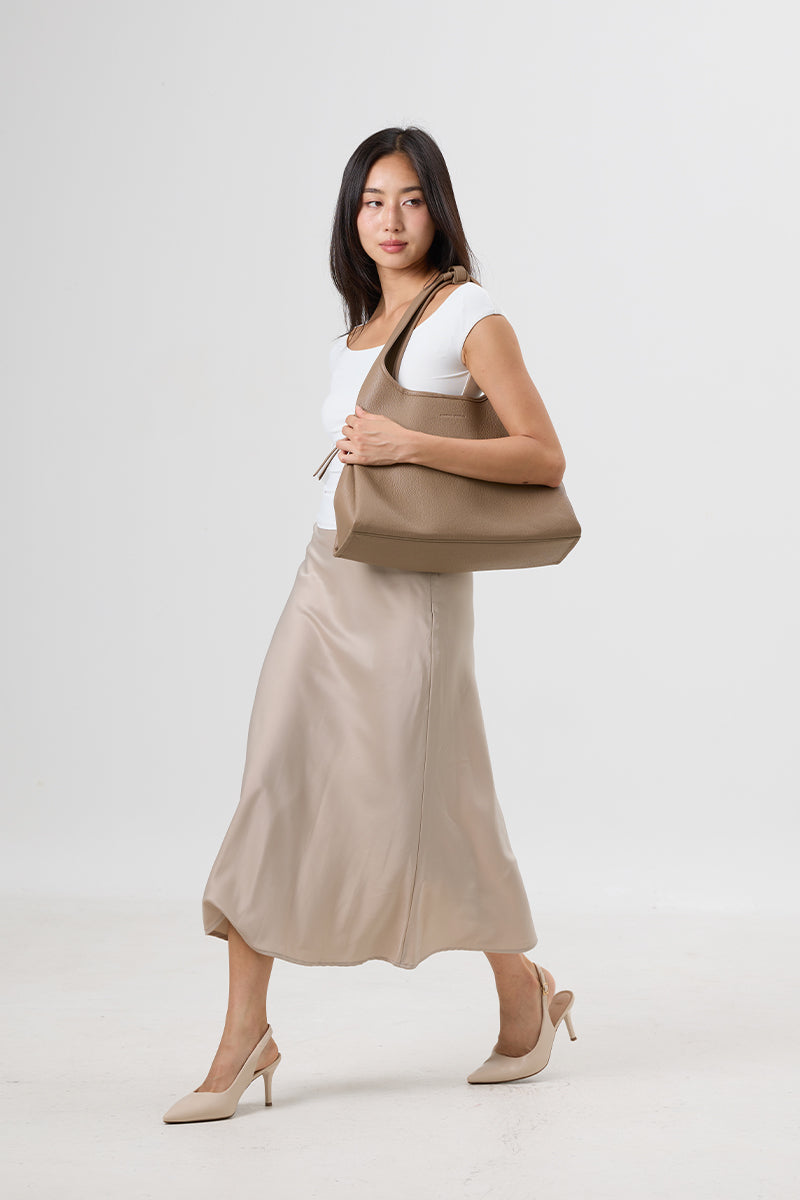 Fuji Hobo Bag in Clay - Image 3