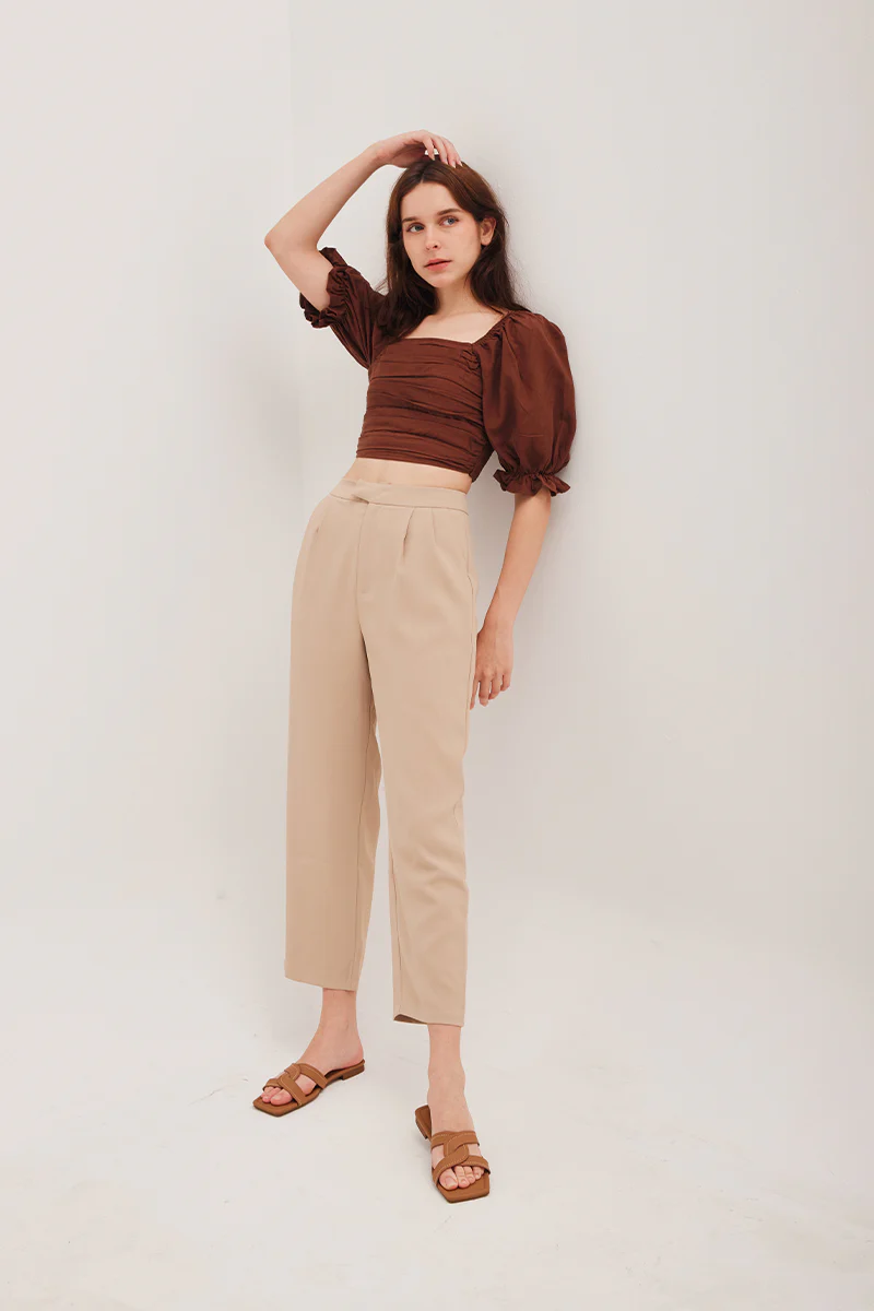 Giverny Contrasting Stitching Sliders in Camel - Image 4