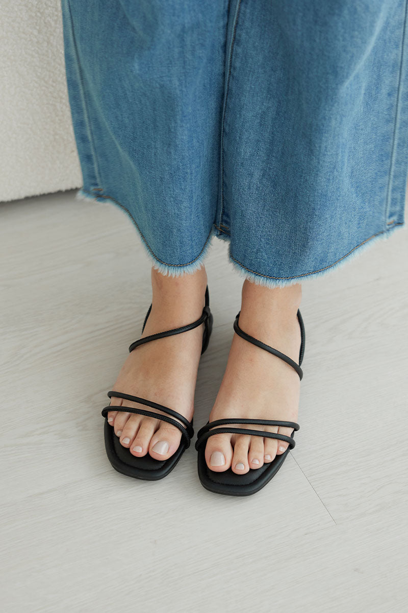 Jamie Cloud Sandals in Black - Image 4