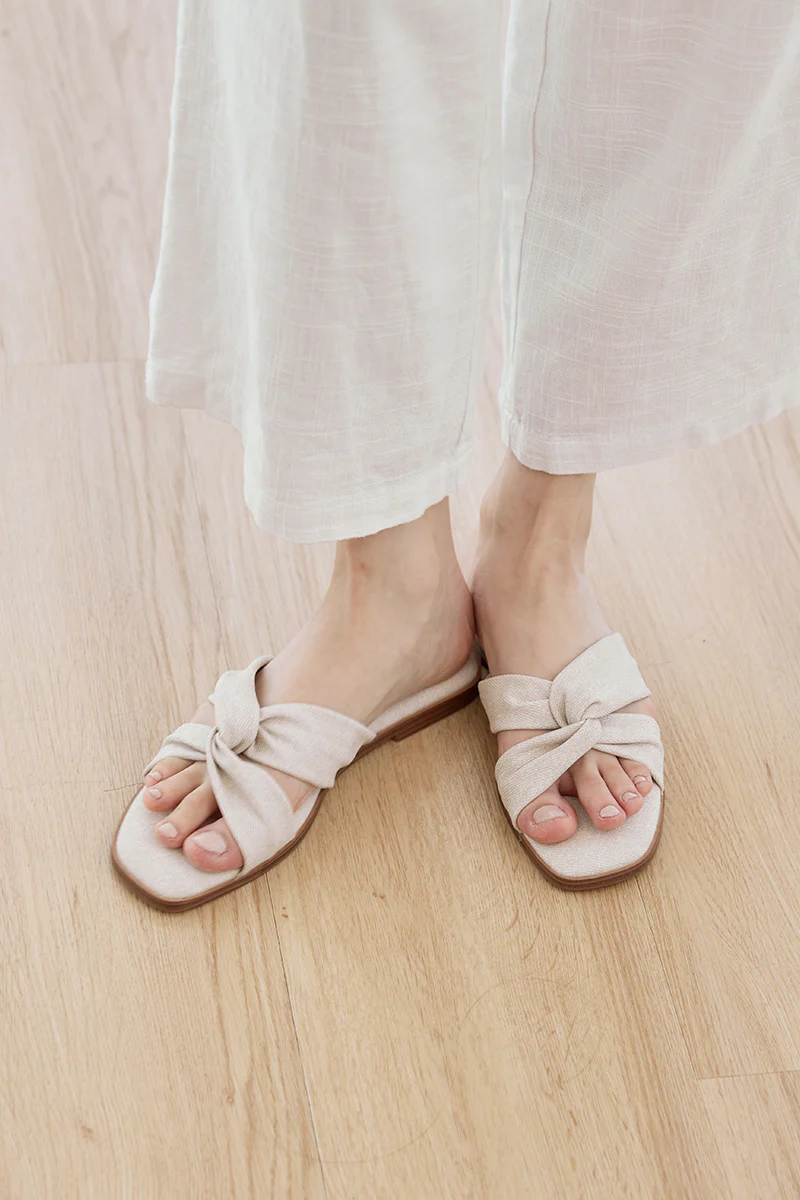 Jessa Cloud Sliders in Waterproof Linen - Image 2