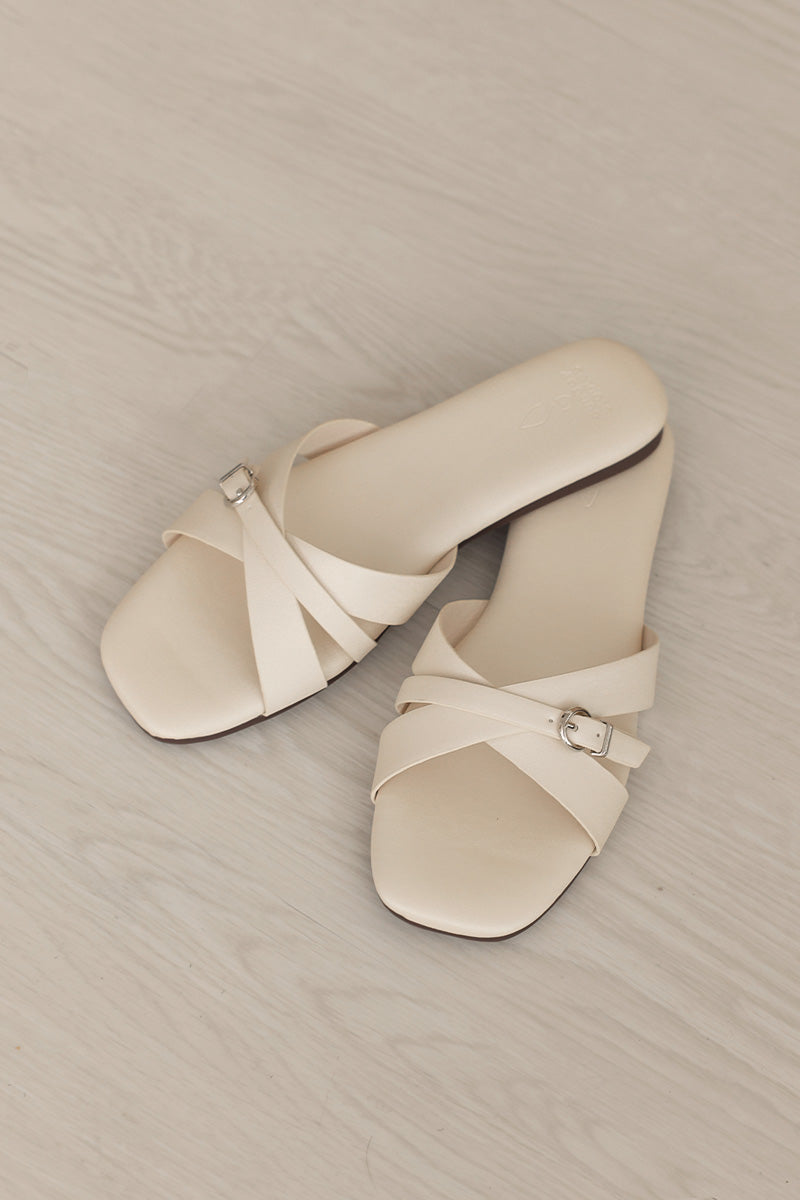Junia Interlocking Sliders in Cream - Image 6