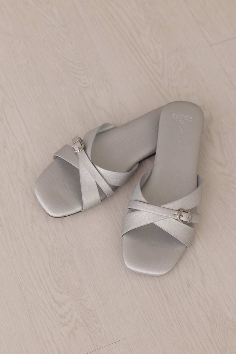 Junia Interlocking Sliders in Silver - Image 5