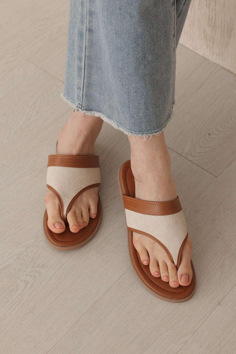 Kairi Thong Sandals in Tan / Waterproof Linen - Image 5