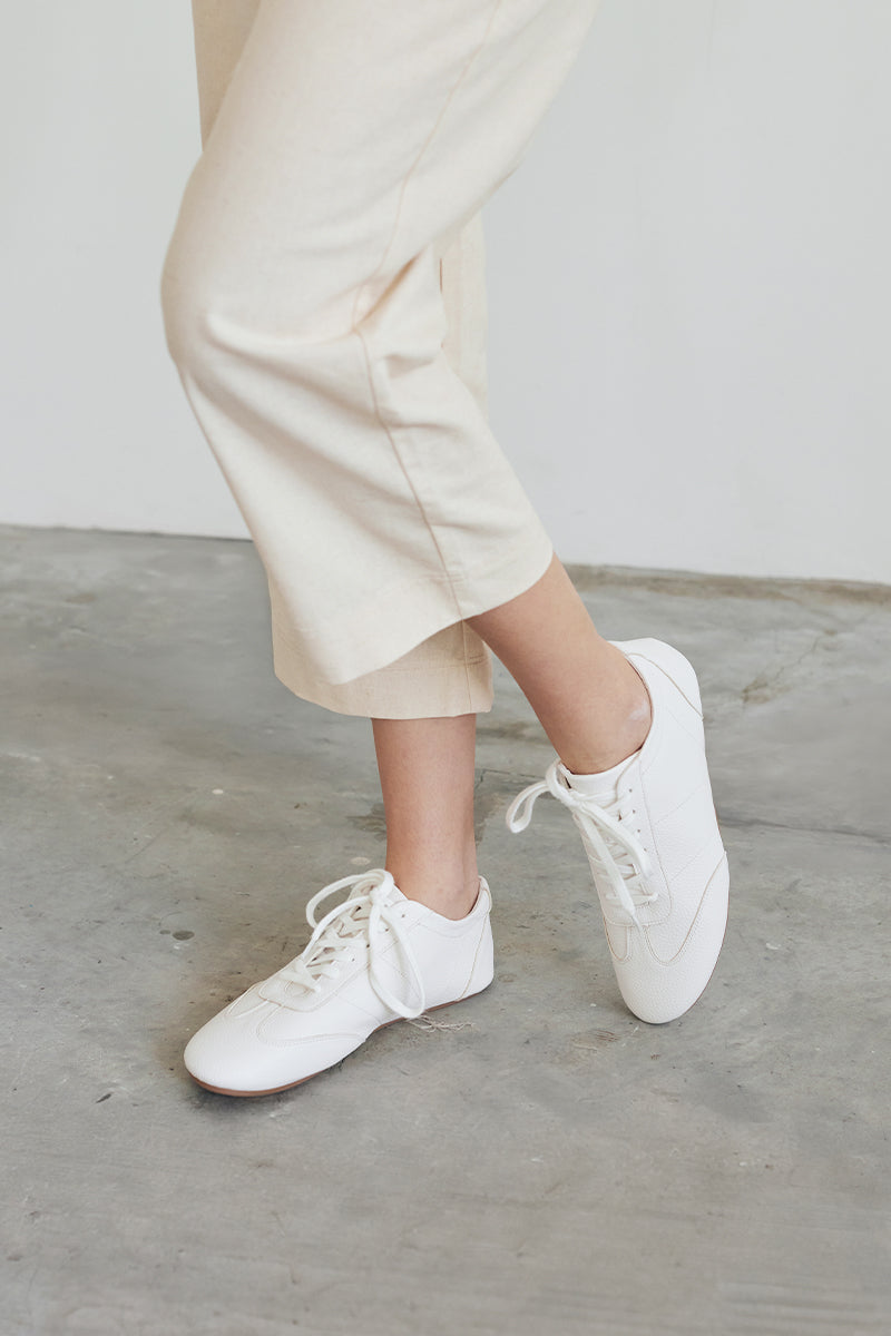 Kennedy Pebbled Sneakers in White