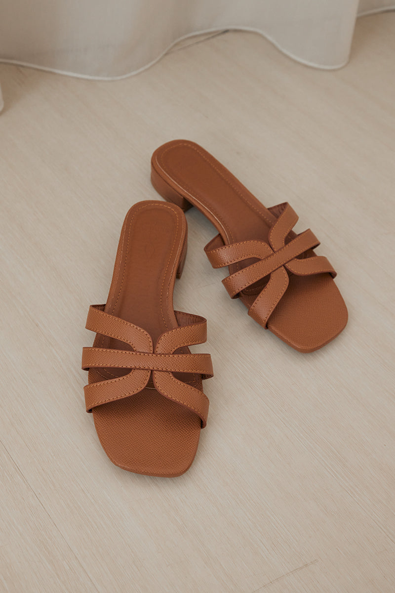Levi Interlocking Sliders in Camel - Image 5