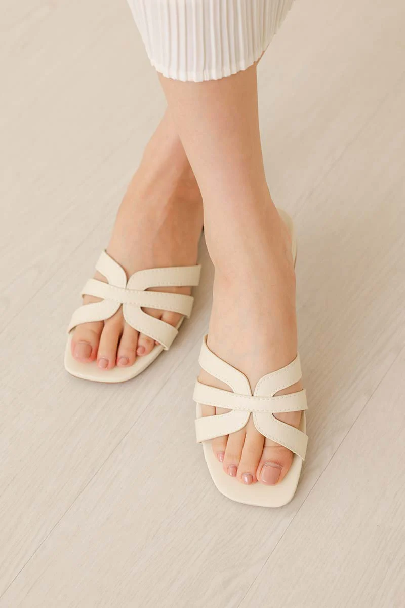 Levi Interlocking Sliders in Cream - Image 3
