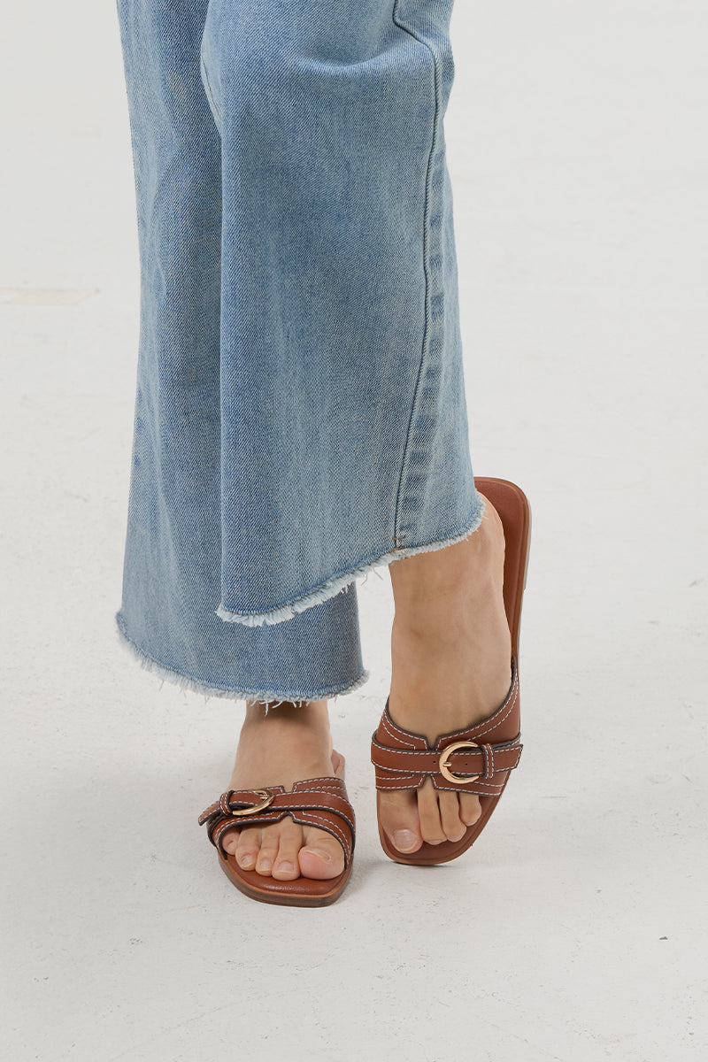 Liria Buckle Cloud Sliders in Caramel - Image 3
