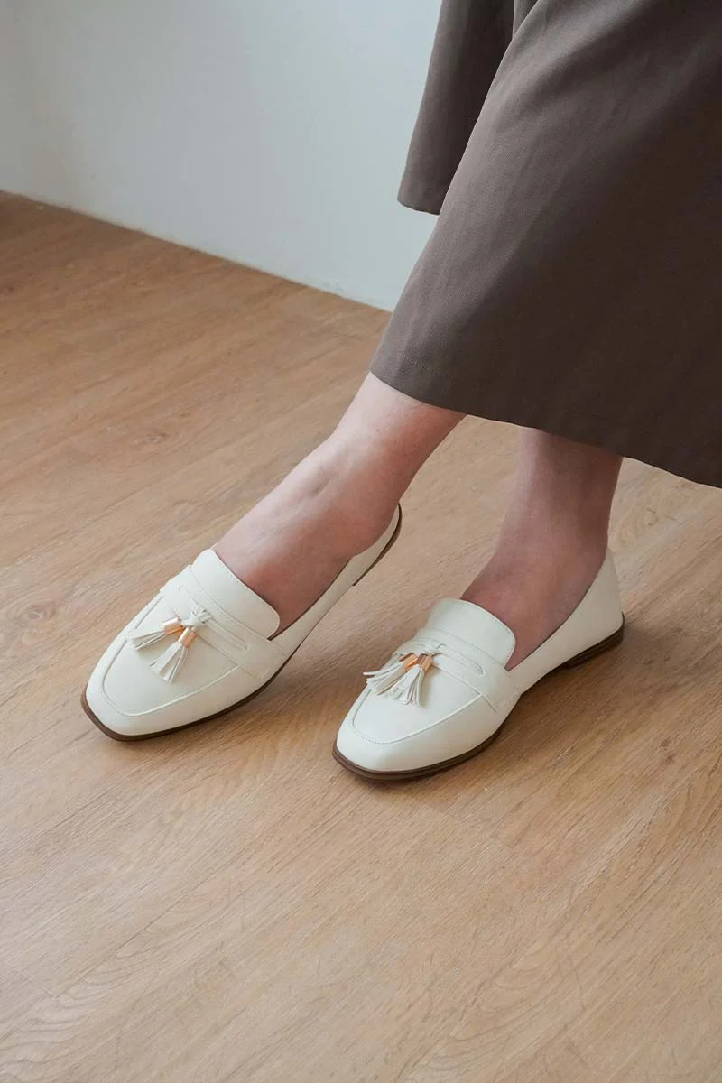 Lunelle Loafers in Waterproof Suede Cream - Image 2
