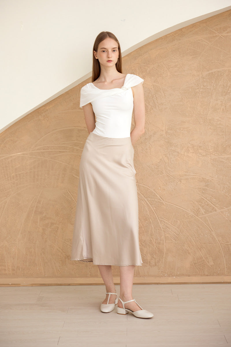 Malorie Tbar Heels in Cream Patent - Image 6
