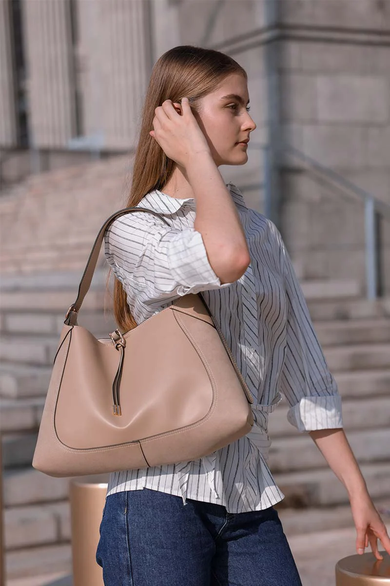 Manhattan Tote Bag in Taupe - Image 2