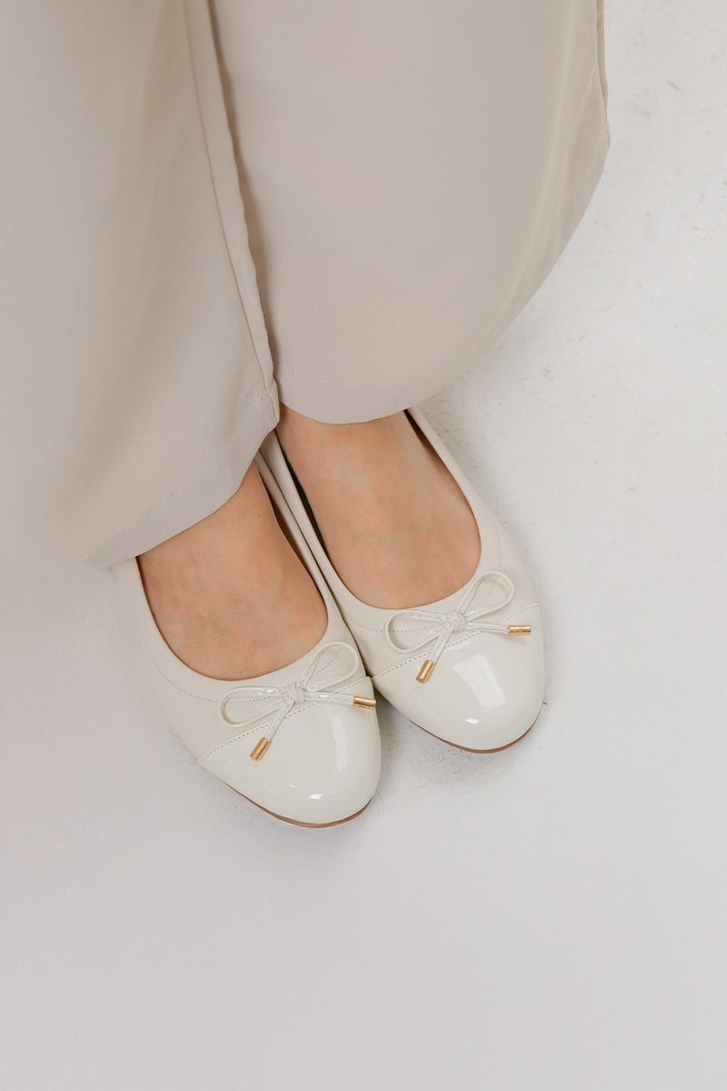 Megumi Ballet Cloud Flats in Cream - Image 3