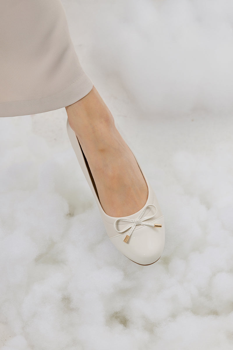 Megumi Ballet Cloud Flats in Cream - Image 4