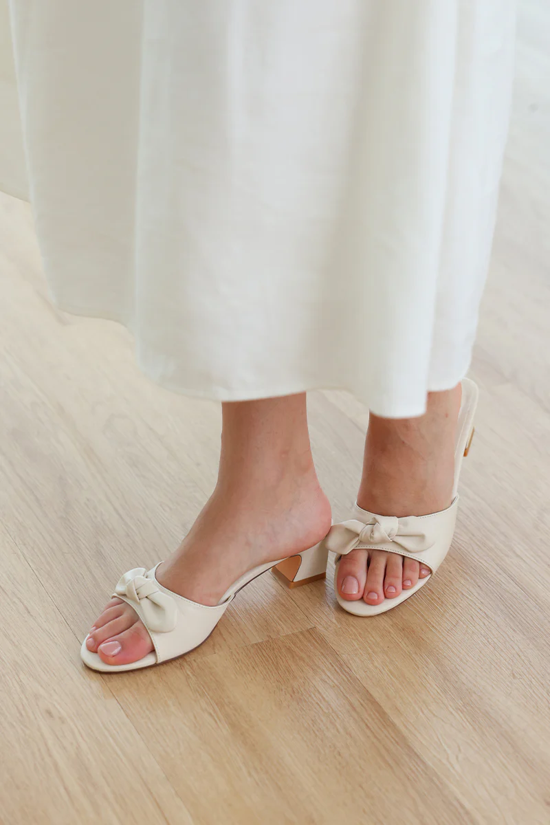 Noemi Bow Heels in Cream - Image 2