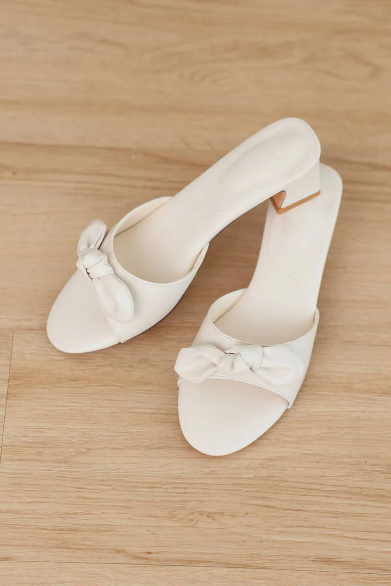 Noemi Bow Heels in Cream - Image 6