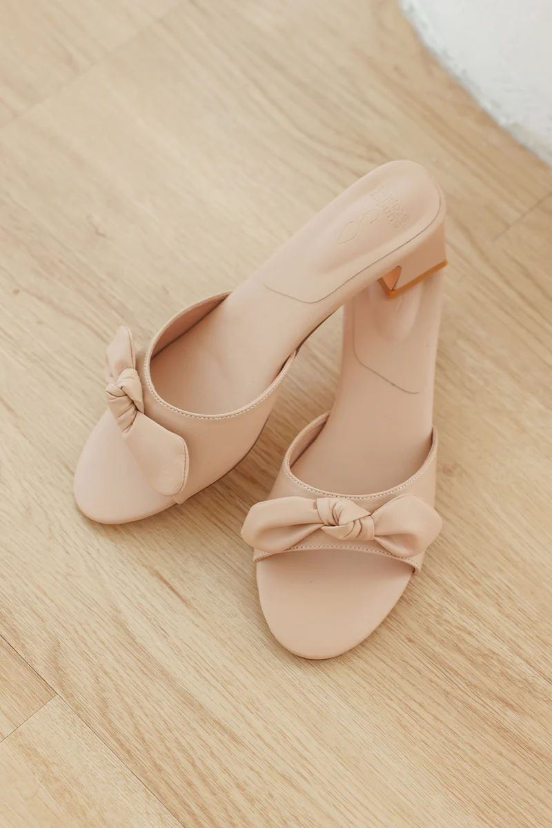 Noemi Bow Heels in Nude