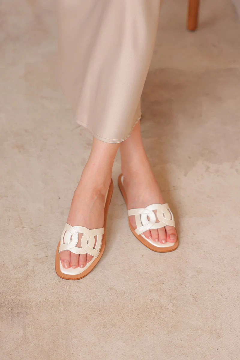 Noma Interlocking Sliders in Cream - Image 4