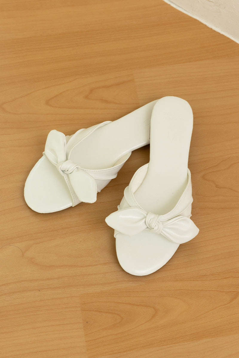 Novalie Knotted Sliders in White - Image 2