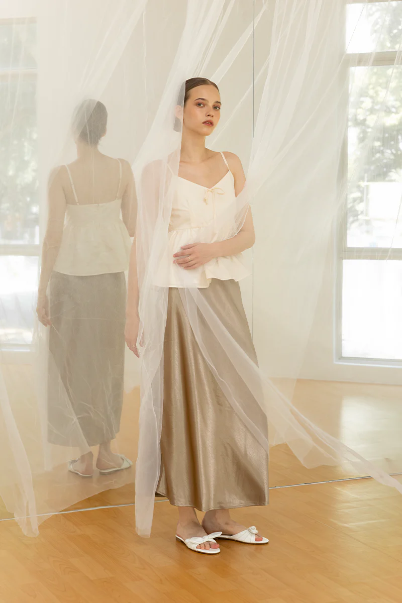 Novalie Knotted Sliders in White - Image 4