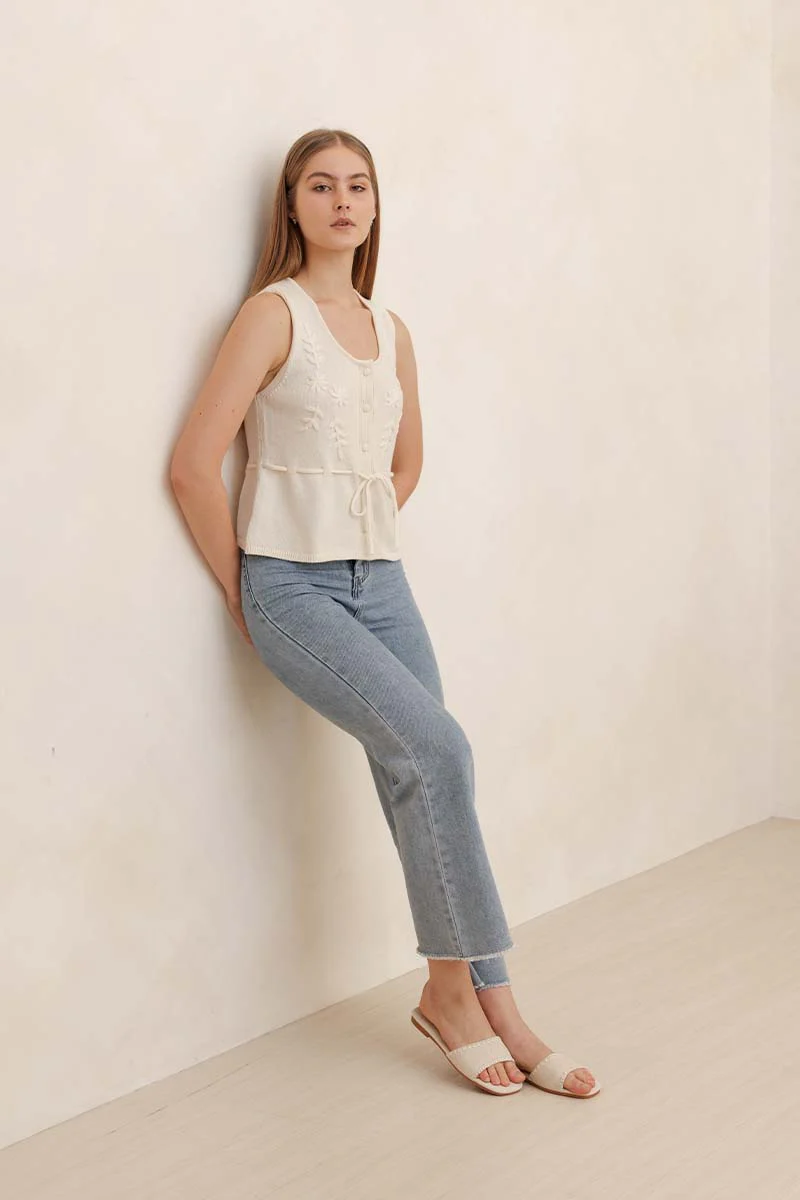Onda Crochet Sliders in Waterproof Linen - Image 2