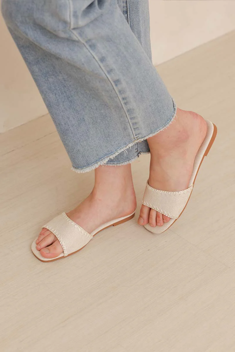 Onda Crochet Sliders in Waterproof Linen - Image 4