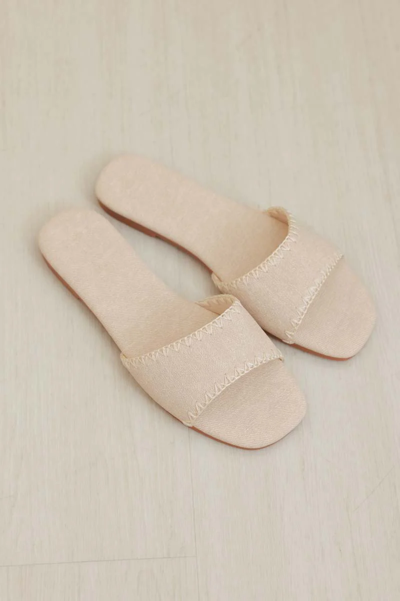 Onda Crochet Sliders in Waterproof Linen - Image 7