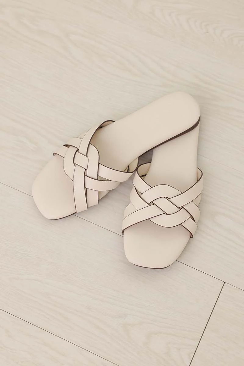 Primo Interlocking Cloud Sliders in Cream - Image 4