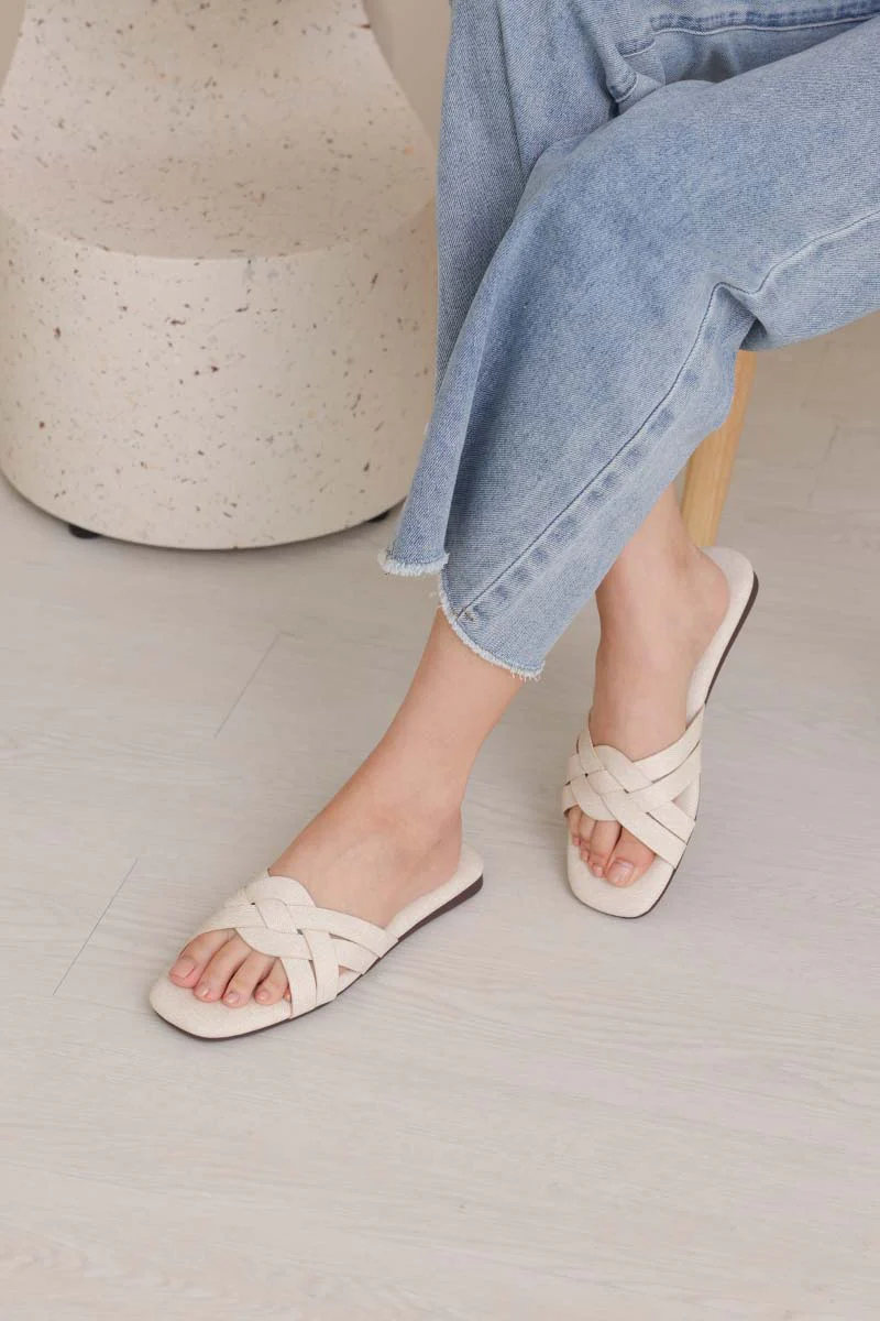 Primo Interlocking Cloud Sliders in Waterproof Linen - Image 4